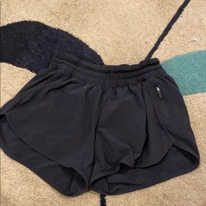 Lululemon size 8 women’s run shorts